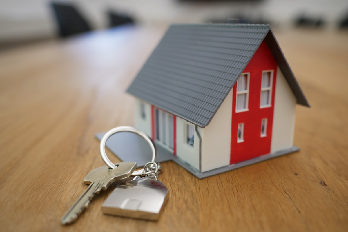 Handing over house keys after a completed Festus real estate signing